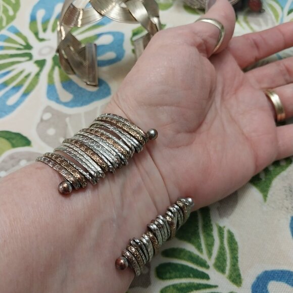 3365 Stone Bead Necklace plus two Cuff Bracelets, Estate Finds. - Picture 11 of 12